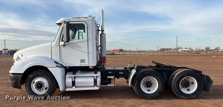 image for item EU4874 2006 Freightliner Columbia semi truck