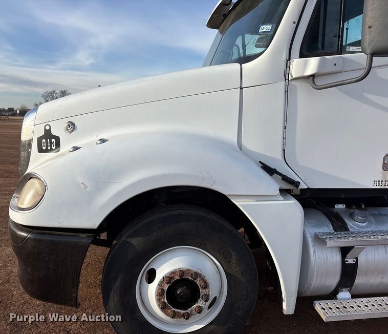 image for item EU4874 2006 Freightliner Columbia semi truck