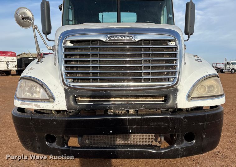 image for item EU4874 2006 Freightliner Columbia semi truck