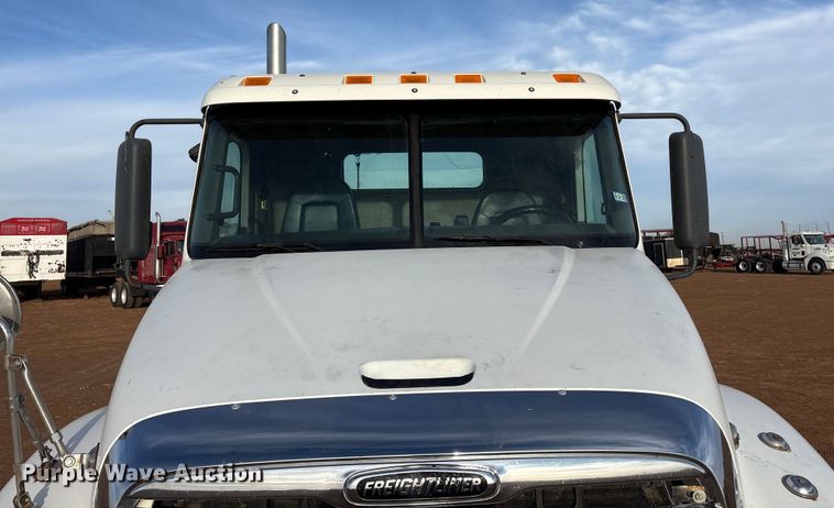 image for item EU4874 2006 Freightliner Columbia semi truck