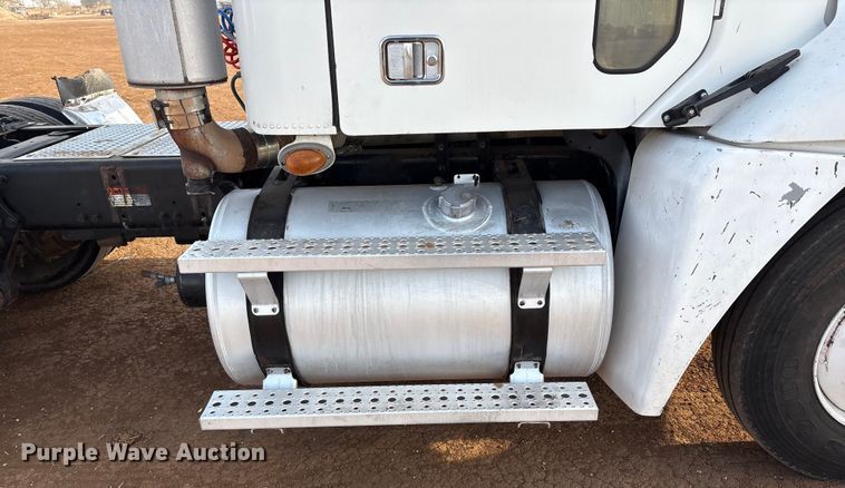 image for item EU4874 2006 Freightliner Columbia semi truck