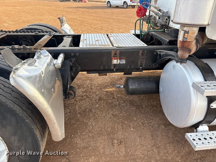 image for item EU4874 2006 Freightliner Columbia semi truck