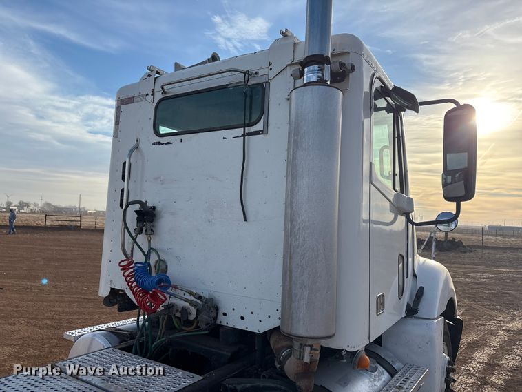 image for item EU4874 2006 Freightliner Columbia semi truck