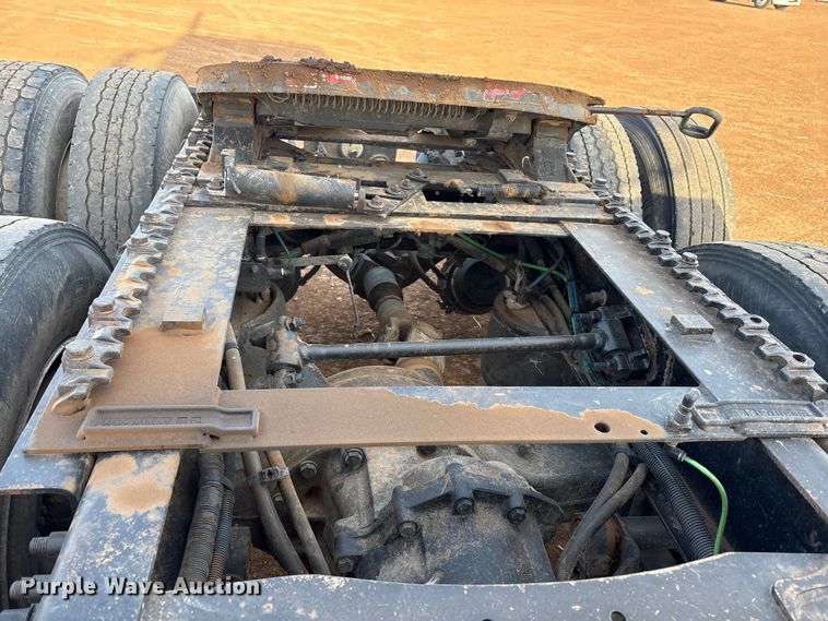 image for item EU4874 2006 Freightliner Columbia semi truck