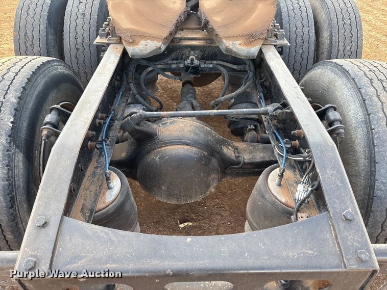 image for item EU4874 2006 Freightliner Columbia semi truck