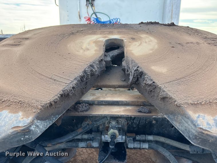 image for item EU4874 2006 Freightliner Columbia semi truck