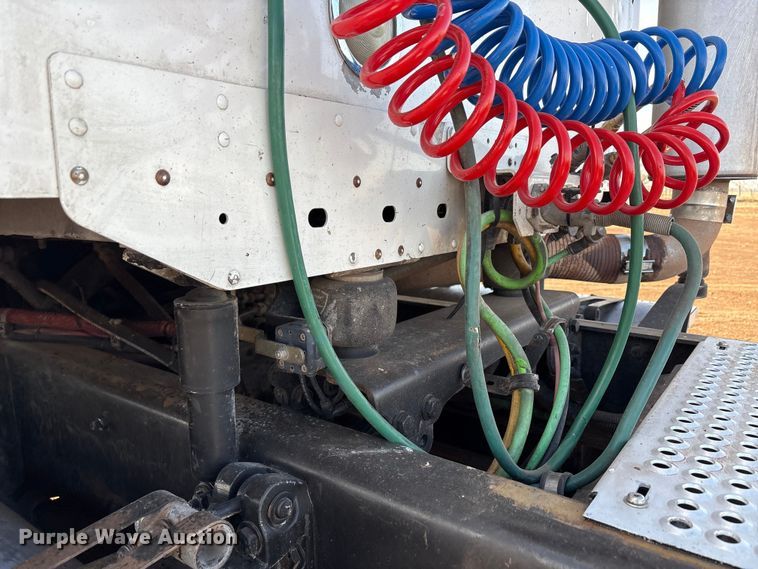 image for item EU4874 2006 Freightliner Columbia semi truck