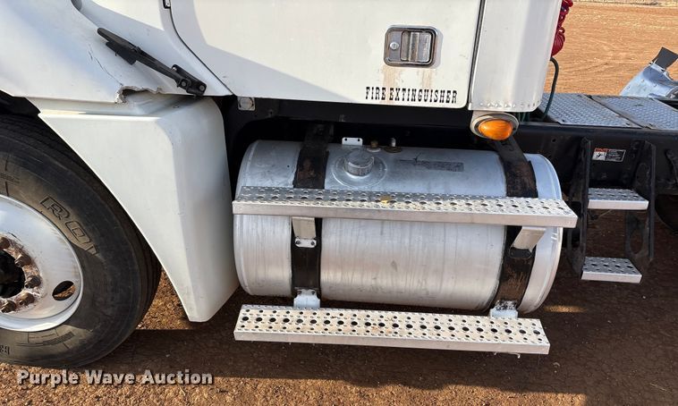 image for item EU4874 2006 Freightliner Columbia semi truck