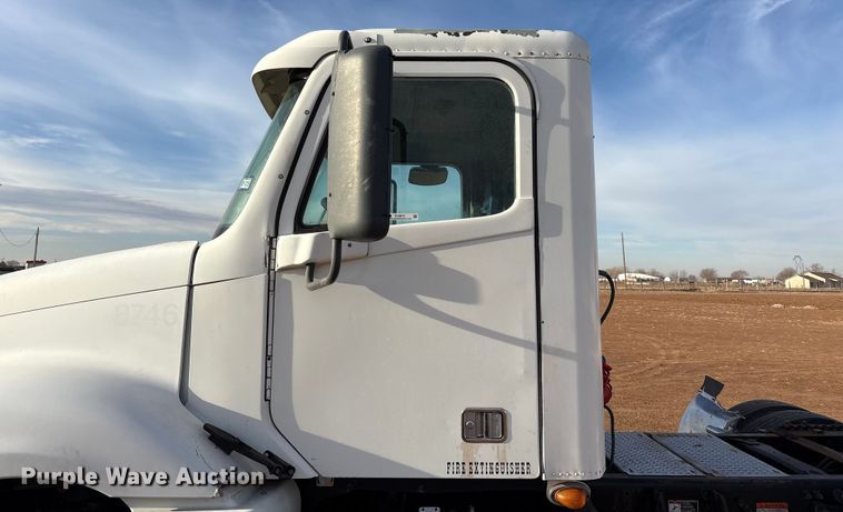 image for item EU4874 2006 Freightliner Columbia semi truck