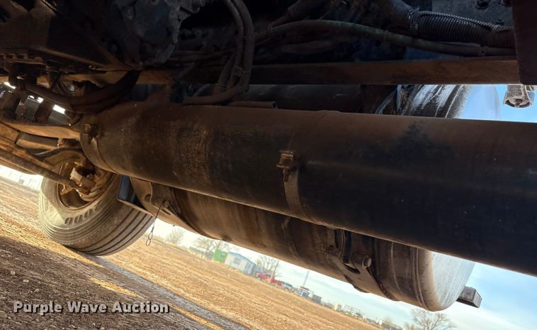 image for item EU4874 2006 Freightliner Columbia semi truck