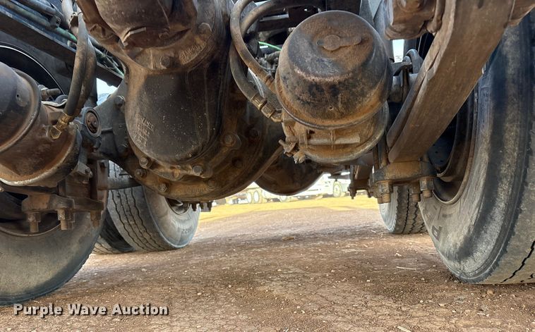 image for item EU4874 2006 Freightliner Columbia semi truck