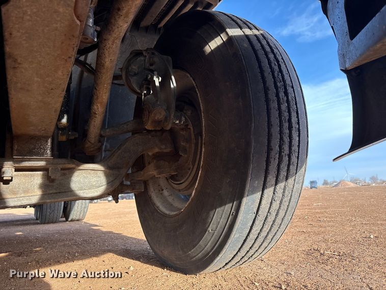 image for item EU4874 2006 Freightliner Columbia semi truck