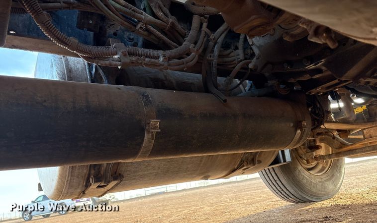 image for item EU4874 2006 Freightliner Columbia semi truck