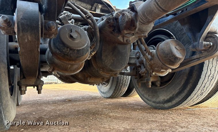 image for item EU4874 2006 Freightliner Columbia semi truck