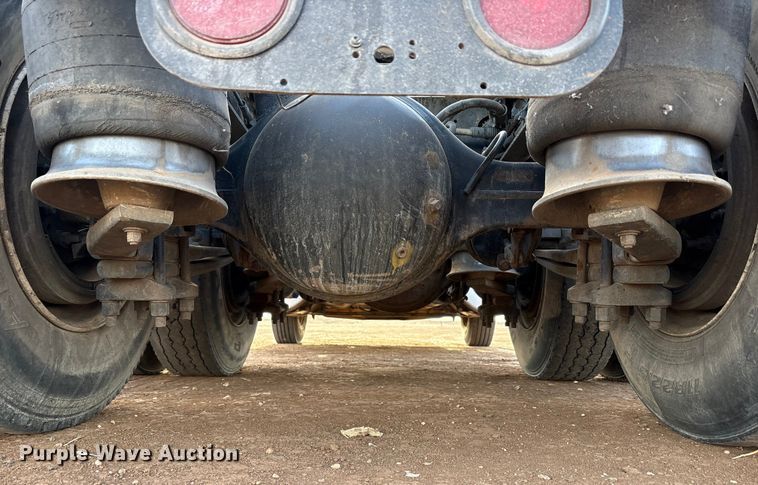 image for item EU4874 2006 Freightliner Columbia semi truck