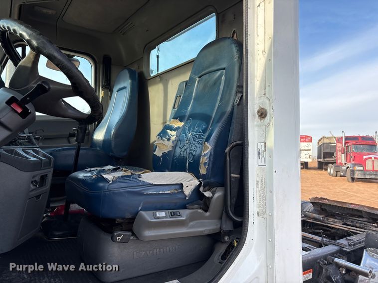 image for item EU4874 2006 Freightliner Columbia semi truck