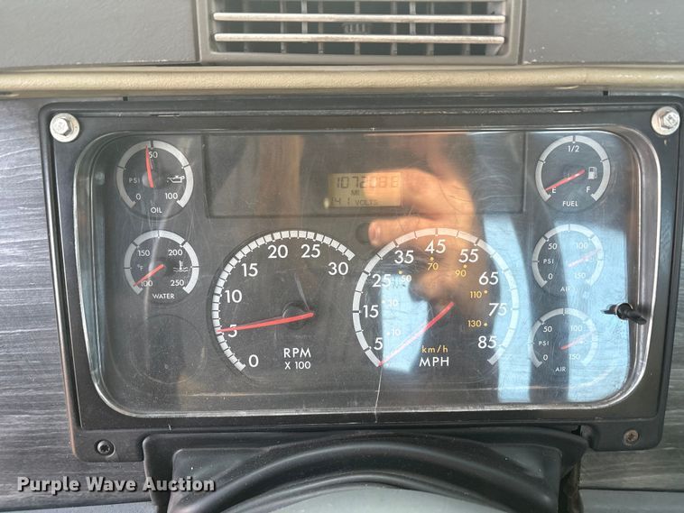 image for item EU4874 2006 Freightliner Columbia semi truck