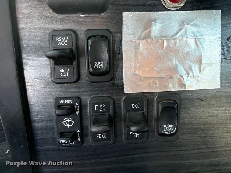 image for item EU4874 2006 Freightliner Columbia semi truck