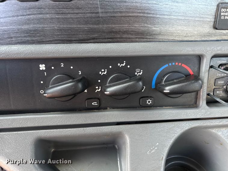 image for item EU4874 2006 Freightliner Columbia semi truck