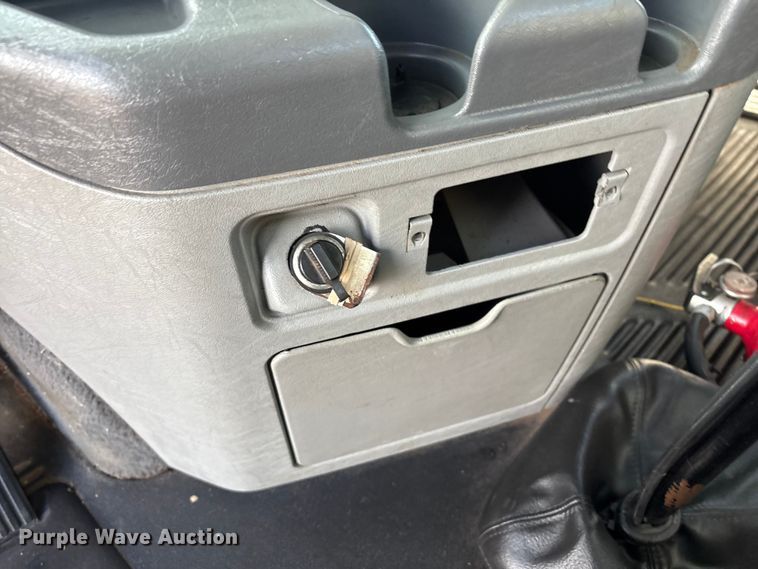 image for item EU4874 2006 Freightliner Columbia semi truck