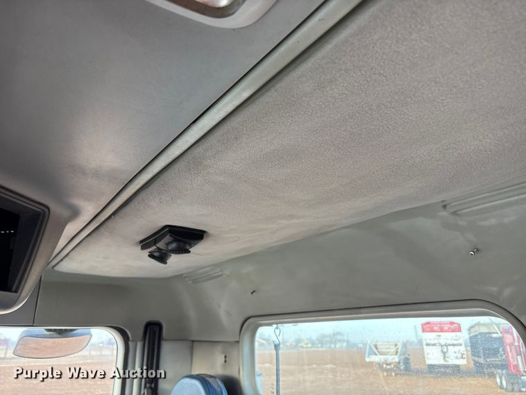 image for item EU4874 2006 Freightliner Columbia semi truck