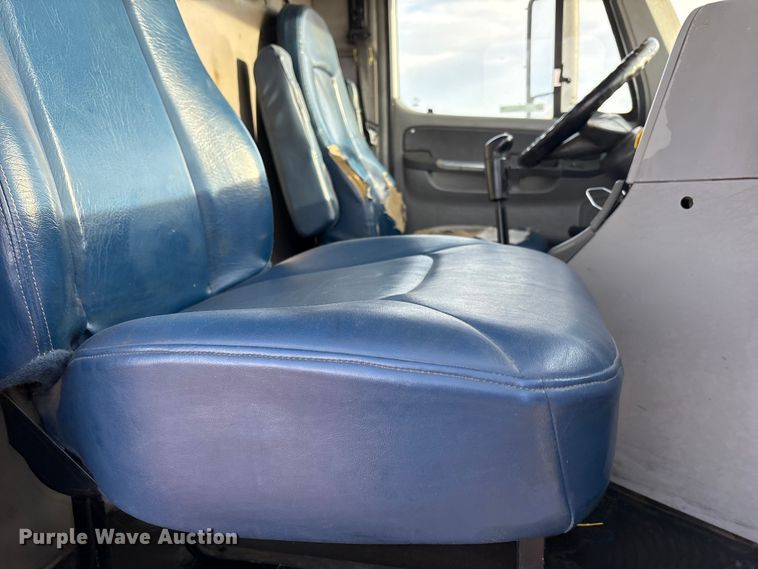 image for item EU4874 2006 Freightliner Columbia semi truck