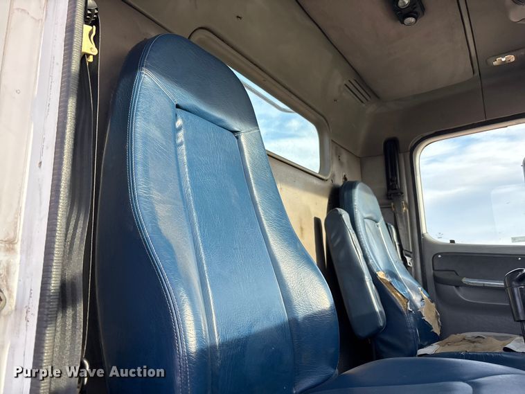 image for item EU4874 2006 Freightliner Columbia semi truck