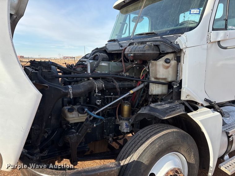 image for item EU4874 2006 Freightliner Columbia semi truck