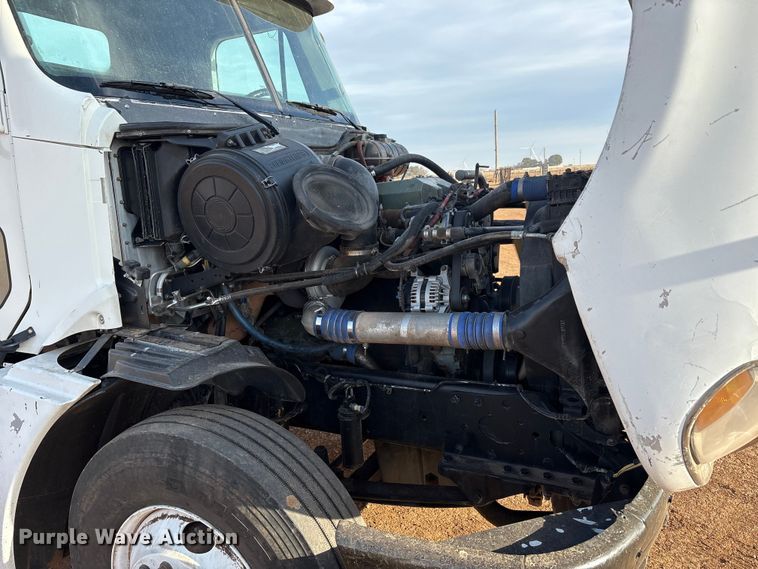 image for item EU4874 2006 Freightliner Columbia semi truck