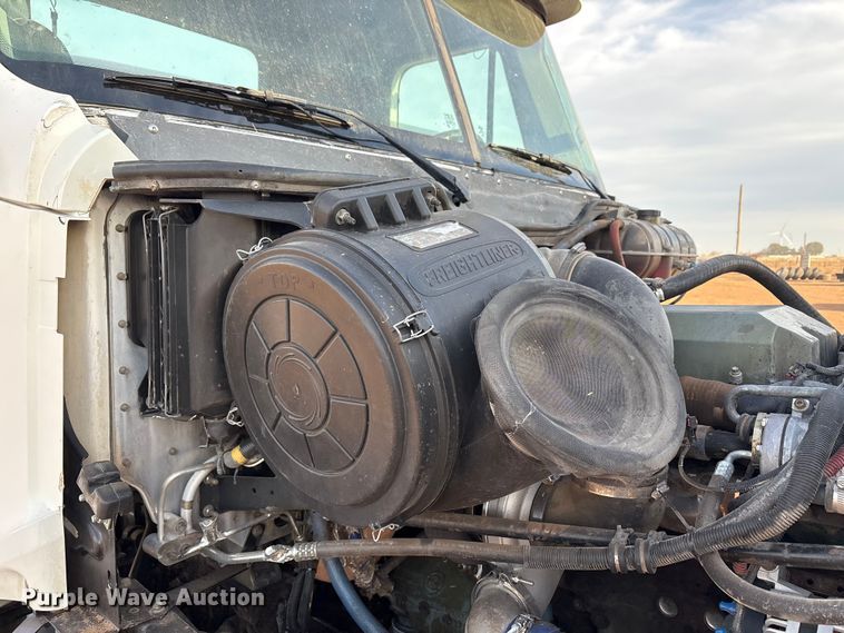 image for item EU4874 2006 Freightliner Columbia semi truck