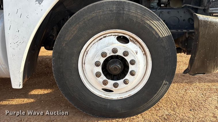 image for item EU4874 2006 Freightliner Columbia semi truck