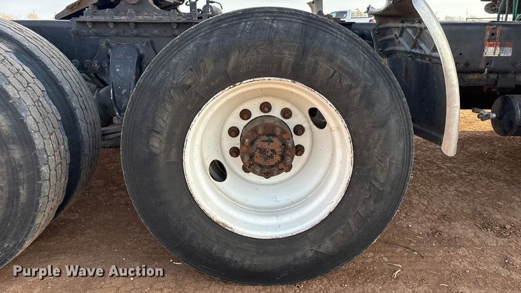 image for item EU4874 2006 Freightliner Columbia semi truck