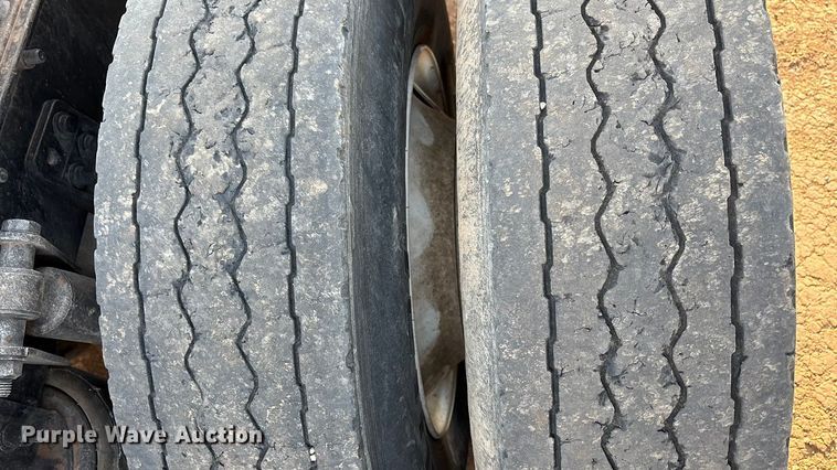 image for item EU4874 2006 Freightliner Columbia semi truck