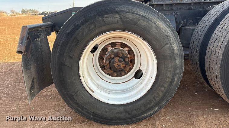 image for item EU4874 2006 Freightliner Columbia semi truck