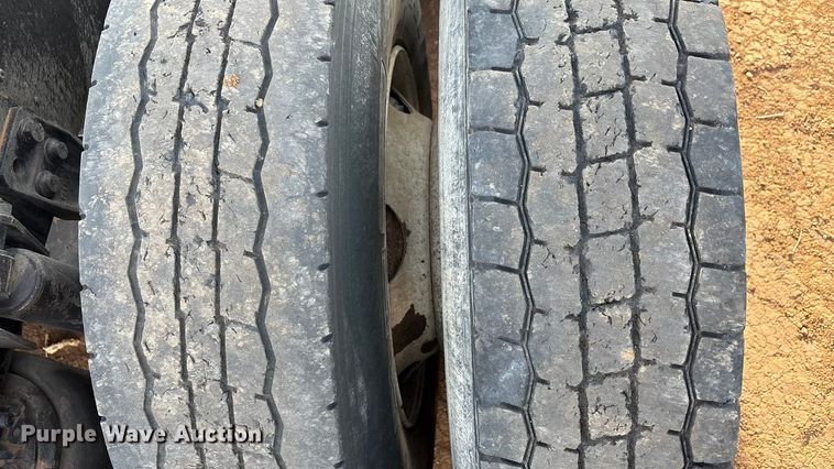 image for item EU4874 2006 Freightliner Columbia semi truck