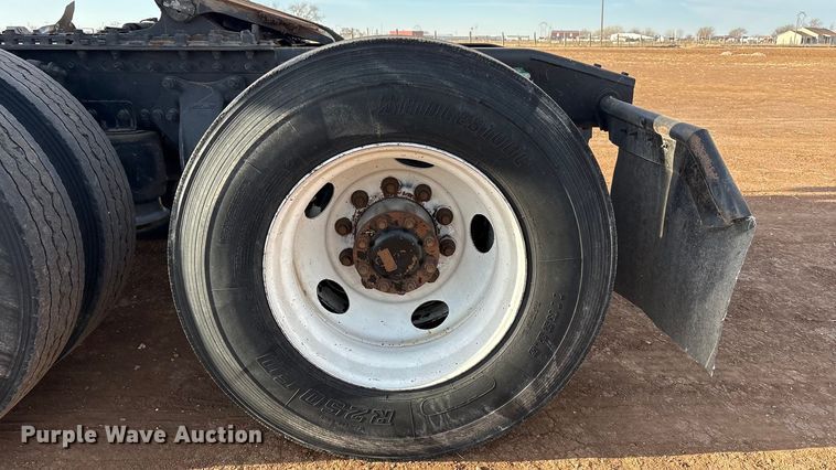 image for item EU4874 2006 Freightliner Columbia semi truck