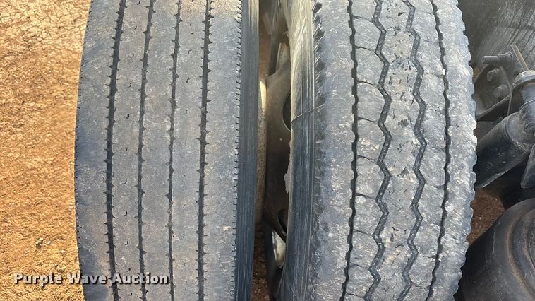 image for item EU4874 2006 Freightliner Columbia semi truck