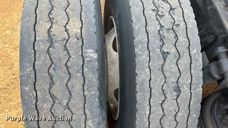 image for item EU4874 2006 Freightliner Columbia semi truck