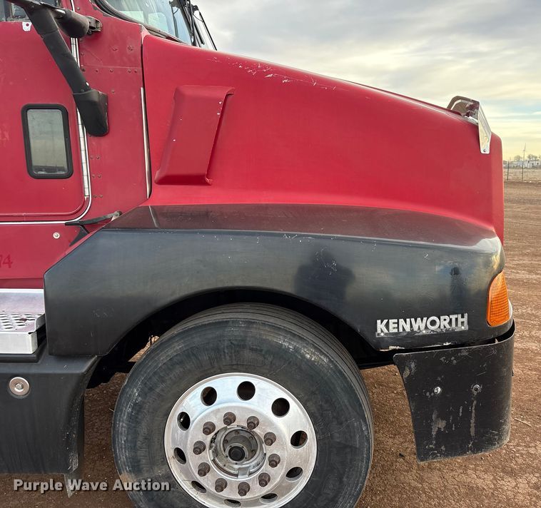 image for item EU4875 1997 Kenworth T600 semi truck