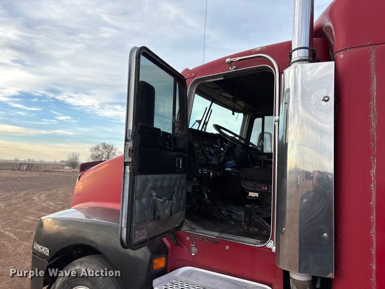 image for item EU4875 1997 Kenworth T600 semi truck