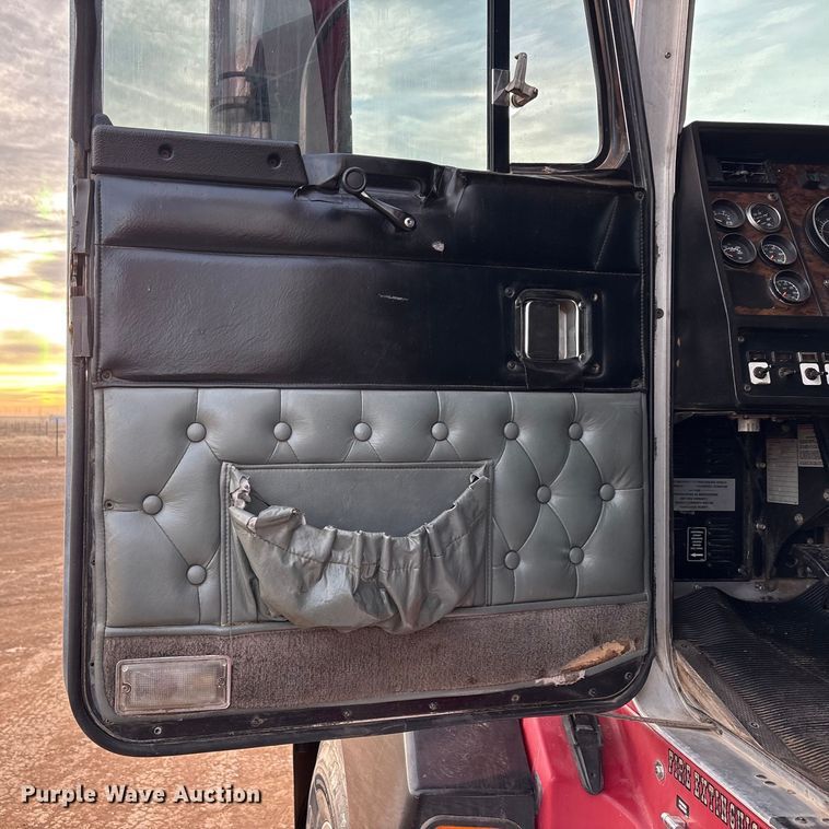 image for item EU4875 1997 Kenworth T600 semi truck