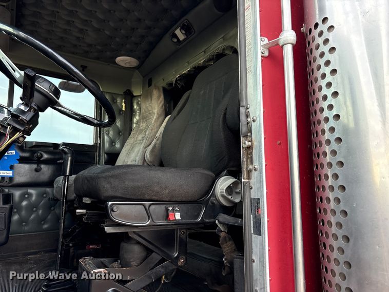 image for item EU4875 1997 Kenworth T600 semi truck