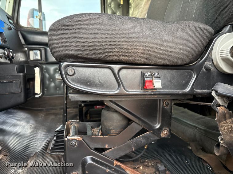 image for item EU4875 1997 Kenworth T600 semi truck