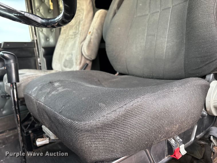 image for item EU4875 1997 Kenworth T600 semi truck