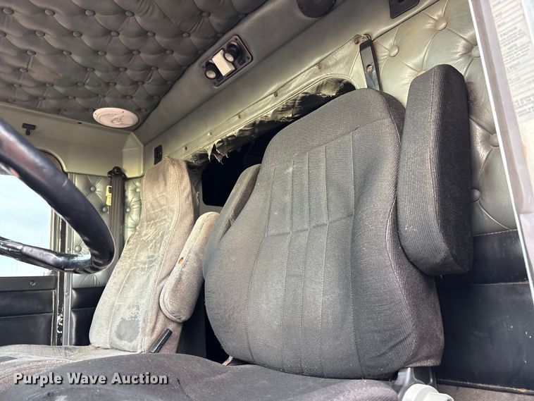 image for item EU4875 1997 Kenworth T600 semi truck