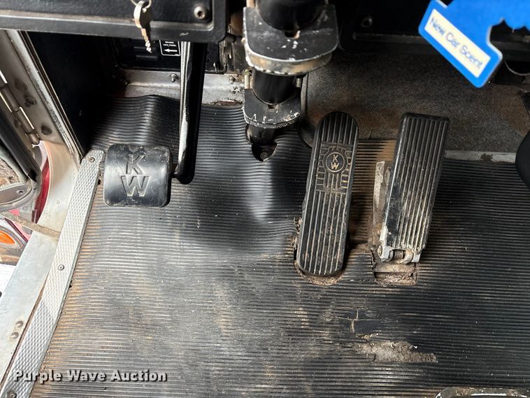 image for item EU4875 1997 Kenworth T600 semi truck