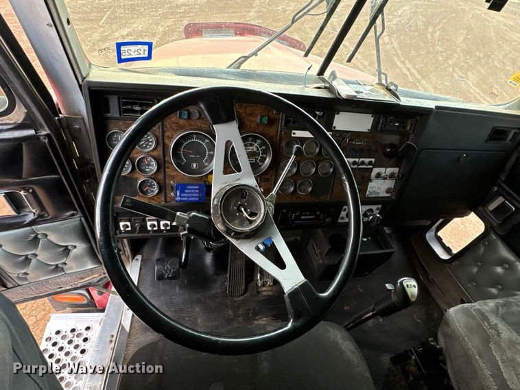 image for item EU4875 1997 Kenworth T600 semi truck