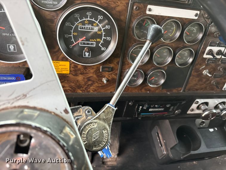 image for item EU4875 1997 Kenworth T600 semi truck