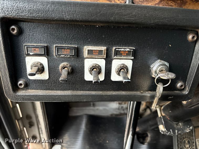 image for item EU4875 1997 Kenworth T600 semi truck