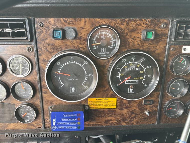 image for item EU4875 1997 Kenworth T600 semi truck